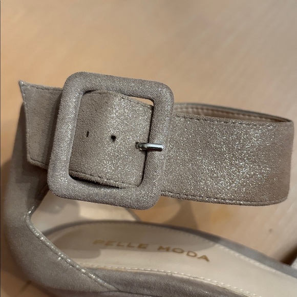 Pelle Moda Gold Metallic Berlin Brushed Leather Kitten Heel Pumps - Size 7.5 - Picture 6 of 9